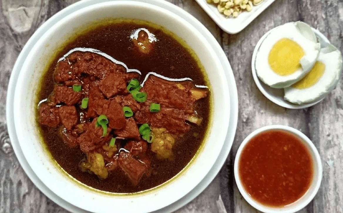 Cara membuat rawon daging sapi sederhana yang lezat